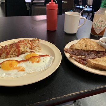 Charley's Grill - American Near Me - Neosho, Missouri