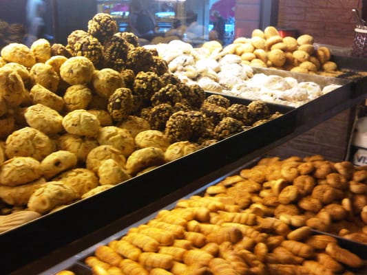 Tarihi Oktay Kurabiye Fırını by null