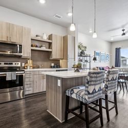 Rise at 2534 - Stainless steel appliances