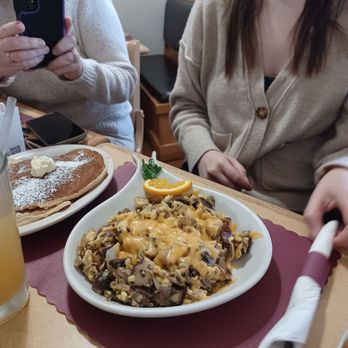 Ivee's At Main - Farm skillet and Side of pancakes very yummy. - Pizza Near Me - Germantown, Wisconsin