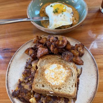 Bearcat Cafe - Brisket Hash and Car Daddy Biscuit - Breakfast & Brunch Near Me - New Orleans, Louisiana Bearcat Cafe - Brisket Hash and Car Daddy Biscuit - Breakfast & Brunch Near Me - New Orleans, Louisiana