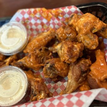 Barro's Pizza - Buffalo wings - Pizza Near Me - Queen Creek, Arizona