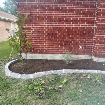 Green King Lawn Care - a brick wall and garden bed - Lawn Services Near Me Green King Lawn Care - a brick wall and garden bed - Lawn Services Near Me