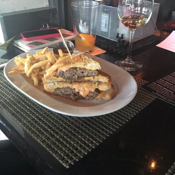 Marlow's Tavern - Grilled cheese burger - New American Near Me - Orlando, Florida Marlow's Tavern - Grilled cheese burger - New American Near Me - Orlando, Florida