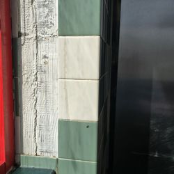 Huddle House - Falling apart