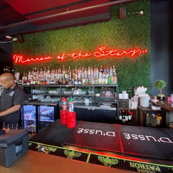 Morrow's - Bar area view - Cajun/Creole Near Me - New Orleans, Louisiana