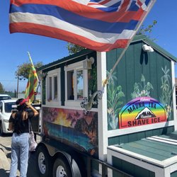 Mauna Loa Hawaiian Shave Ice - Cute car!
