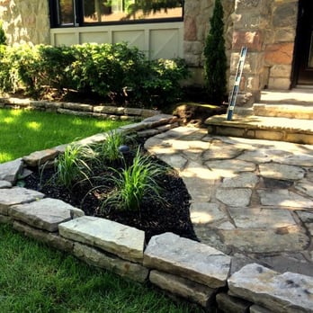Pro Terrain - a front yard with a flower bed - Landscaping Near Me - Saint-Bruno-de-Montarville, Quebec Pro Terrain - a front yard with a flower bed - Landscaping Near Me - Saint-Bruno-de-Montarville, Quebec