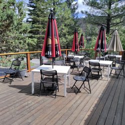 Truckee River RV Park - Outside deck