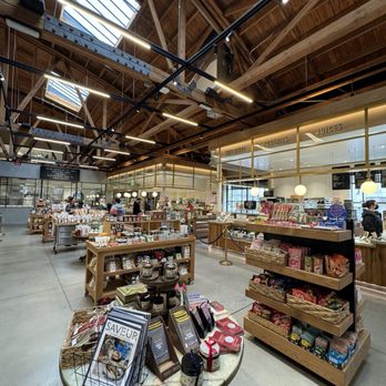 Helms Bakery - Inside - Bakeries Near Me - Los Angeles, California