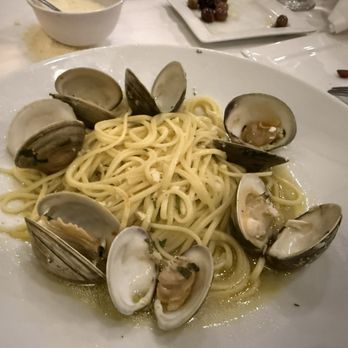 Limoncello Ristorante - Linguini Alle Vongole - sauce was ok. Clams were tasty. - Italian Near Me - Boston, Massachusetts Limoncello Ristorante - Linguini Alle Vongole - sauce was ok. Clams were tasty. - Italian Near Me - Boston, Massachusetts