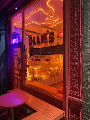 Ollie’s Ice Cream + Stuff by null
