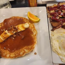 Banana caramel pecan pancakes. YUM!