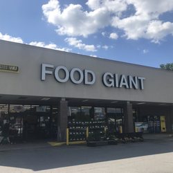Food Giant - Exterior view from parking lot