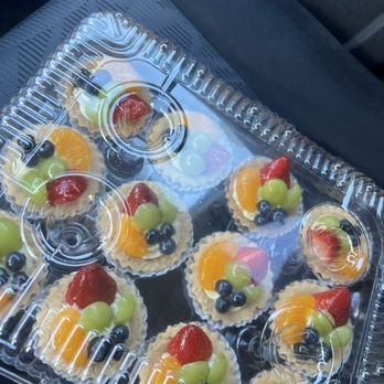 Hanna's Bakery & Cafe - Fruit tarts - Desserts Near Me - Bloomingdale, Illinois Hanna's Bakery & Cafe - Fruit tarts - Desserts Near Me - Bloomingdale, Illinois