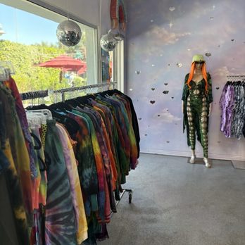 THE TIEDYE QUEEN - Updated February 2026 - 10 Photos - 515 N Palm