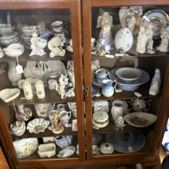 Wright's Barn - Antiques # 1 - Flea Markets Near Me - Torrington, Connecticut