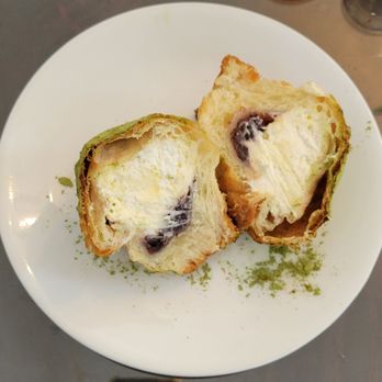 Hamada-ya - An & Fresh Cream Danish (fresh whipped cream, red bean filling with matcha powder dusted on top) - Bakeries Near Me - Costa Mesa, California