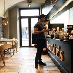 Frankie's - The bar area