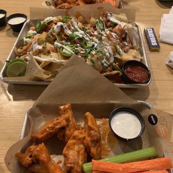 Buffalo Wild Wings - Traditional Spicy garlic wings snack size - Chicken Wings Near Me - Murrieta, California Buffalo Wild Wings - Traditional Spicy garlic wings snack size - Chicken Wings Near Me - Murrieta, California