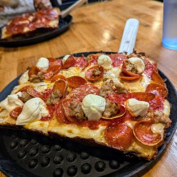 BROWN DOG PIZZA - Updated May 2025 - 585 Photos & 1048 Reviews - 110 E