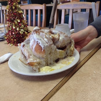 Heaven On Earth - Humongous cinnamon roll- to die for! - Bakeries Near Me - Azalea, Oregon