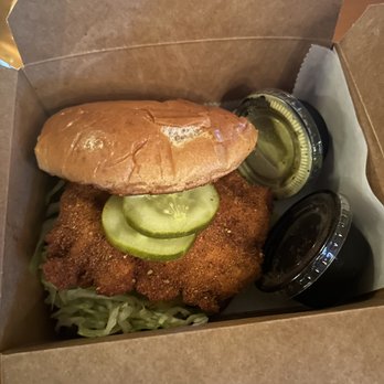 Pineapple Express Barbecue - Fried chicken sandwich - Barbeque Near Me - Montclair, New Jersey