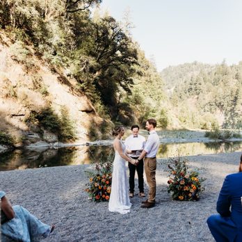 Misty Mountain Flora - Ceremony arrangements - Florists Near Me Misty Mountain Flora - Ceremony arrangements - Florists Near Me