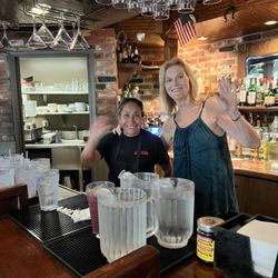 Durty Nelly's - Happy and beautiful staff!