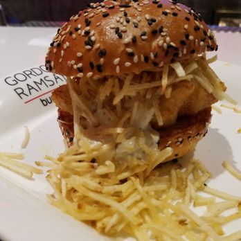Gordon Ramsay Burger Las Vegas - Fish n crisps burger was very very bland and tasted of air. Disappointing and nothing like what you can find at Gordon Ramsay Fish N Chips - Burgers Near Me - Las Vegas, Nevada