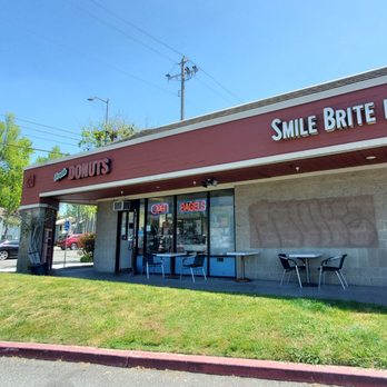 Fresh Donuts & Bagels - Outside - Donuts Near Me - Fremont, California