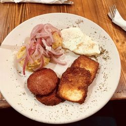 Purita's Restaurant & Lounge - Tres Golpes