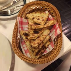 Indian Tandoori Palace - Garlic naan - pretty good