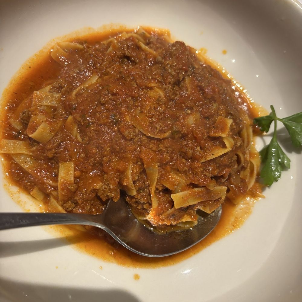 Trattoria Romana - Fettuccine Bolognese split - Italian Near Me - Boca Raton, Florida Trattoria Romana - Fettuccine Bolognese split - Italian Near Me - Boca Raton, Florida