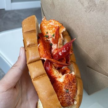 Smack Shack - Connecticut Connecticut-Style Roll - Regular w/fries - all claw meat, nothing from the tail - Seafood Near Me - Minneapolis, Minnesota