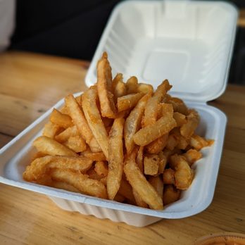 Birdies Hot Chicken - Great super crispy fries with a good sauce - Chicken Shop Near Me - Brooklyn, New York Birdies Hot Chicken - Great super crispy fries with a good sauce - Chicken Shop Near Me - Brooklyn, New York