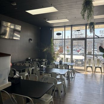Mango Steen's - Inside of restaurant - Chicken Wings Near Me - Seattle, Washington