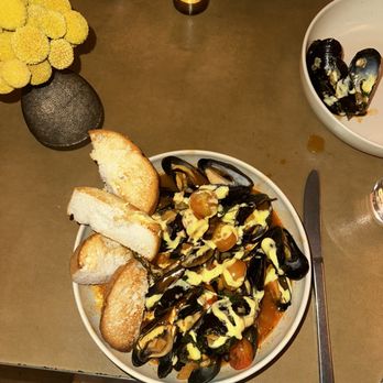 Carpenters Hall - The mussels - New American Near Me - Austin, Texas