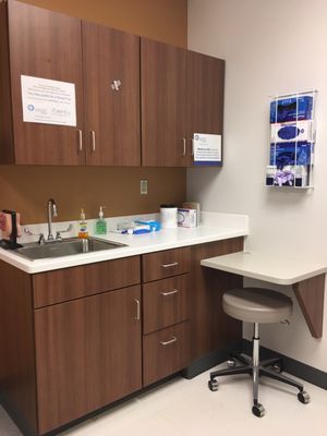 Photo of Central Ohio Urology Group - Gahanna, OH, US. Patient examination room.