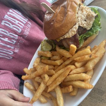 The Lighthouse Restaurant & Dock Bar - Crab burger - Bars Near Me - Solomons, Maryland The Lighthouse Restaurant & Dock Bar - Crab burger - Bars Near Me - Solomons, Maryland