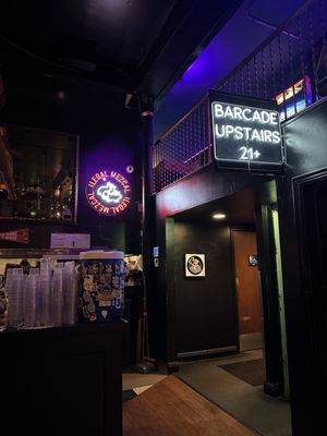 Vindicktive Bar and Wings by null