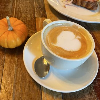 Pitchoun! - Latte, 12 oz. Vanilla and almond milk - Cafes Near Me - Los Angeles, California