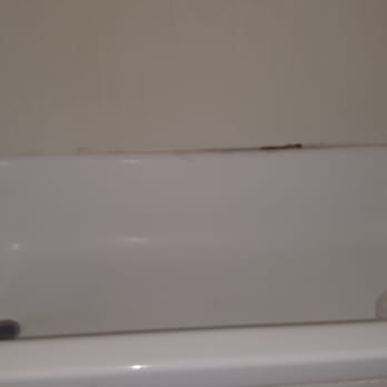 Tropical Cottages - The nasty bath tub that none of us would dare to get in - Hotels Near Me - Marathon, Florida Tropical Cottages - The nasty bath tub that none of us would dare to get in - Hotels Near Me - Marathon, Florida