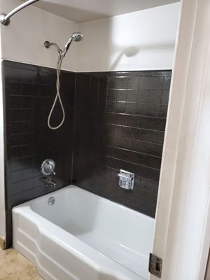 kitchen and bathroom refinishing services - revive your bathroom with our expert refining services.  get a fresh new look for tile, sink. bathtub without the mess of full remodle.. quick, affordable, and  stunning results