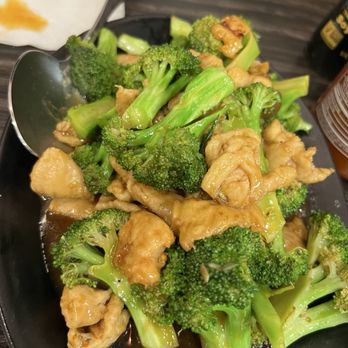 Dragon Wok - Broccoli Chicken - Chinese Near Me - Fresno, California