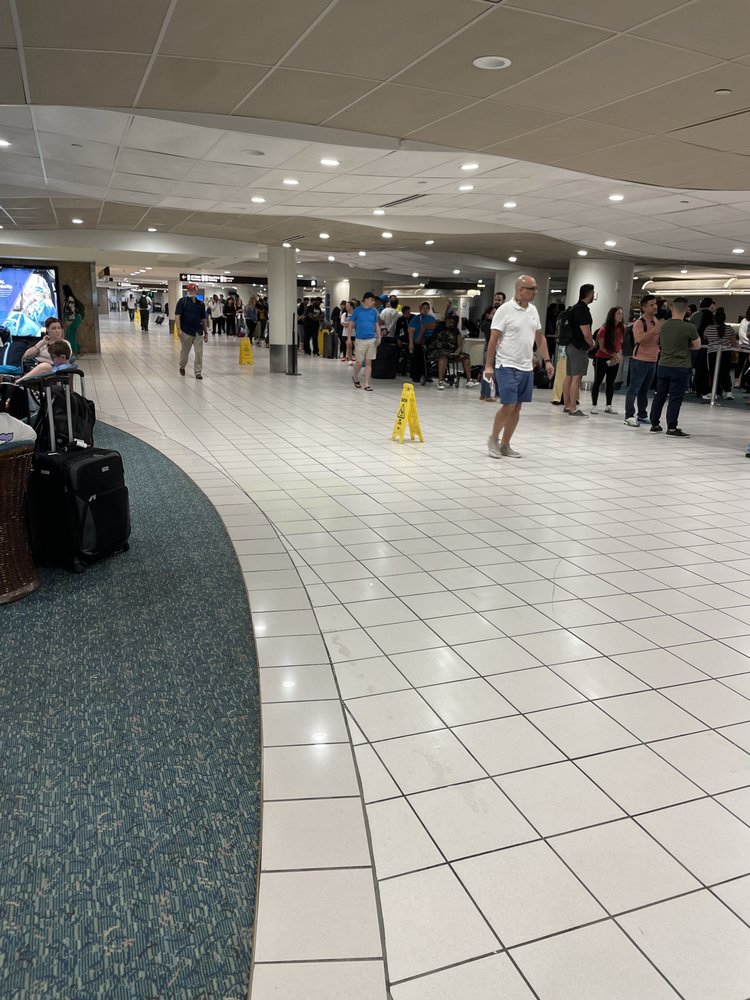 THRIFTY CAR RENTAL Updated October 2024 37 Reviews 304 West Colonial Dr, ORLANDO HOTEL