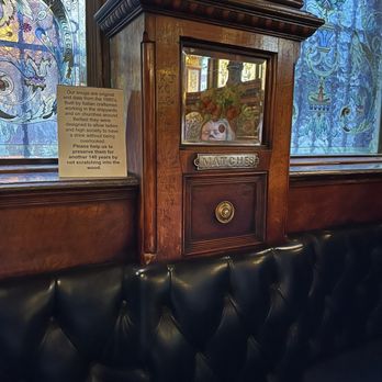 The Crown Liquor Saloon - Snug - Pubs Near Me - Belfast, BFS
