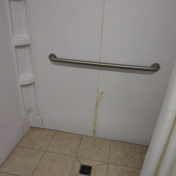 Natura Treescape Resort - Gross handicap shower. The others were occupied it overflowing - Hotels Near Me - Wisconsin Dells, Wisconsin Natura Treescape Resort - Gross handicap shower. The others were occupied it overflowing - Hotels Near Me - Wisconsin Dells, Wisconsin