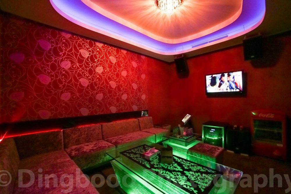 1718 KARAOKE BAR Updated March 2025 Franzosengraben 3, Wien, Austria Karaoke Phone