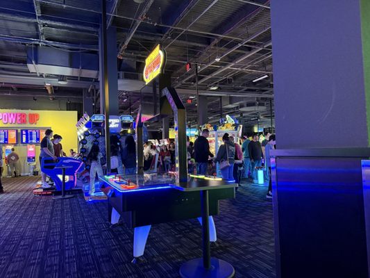 Dave & Buster's by null